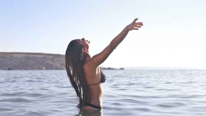 girl-at-the-beach