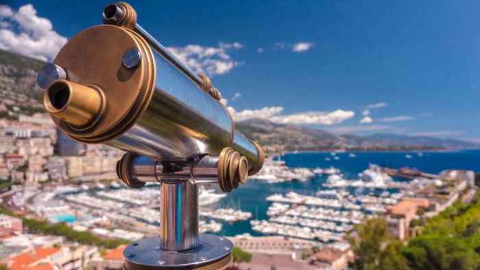 cannocchiale davanti al molo di Monaco