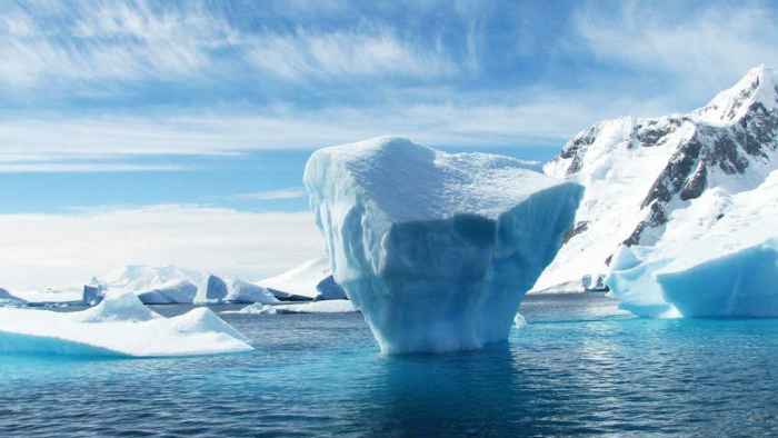 volare in jet privato nel white desert in antartide iceberg