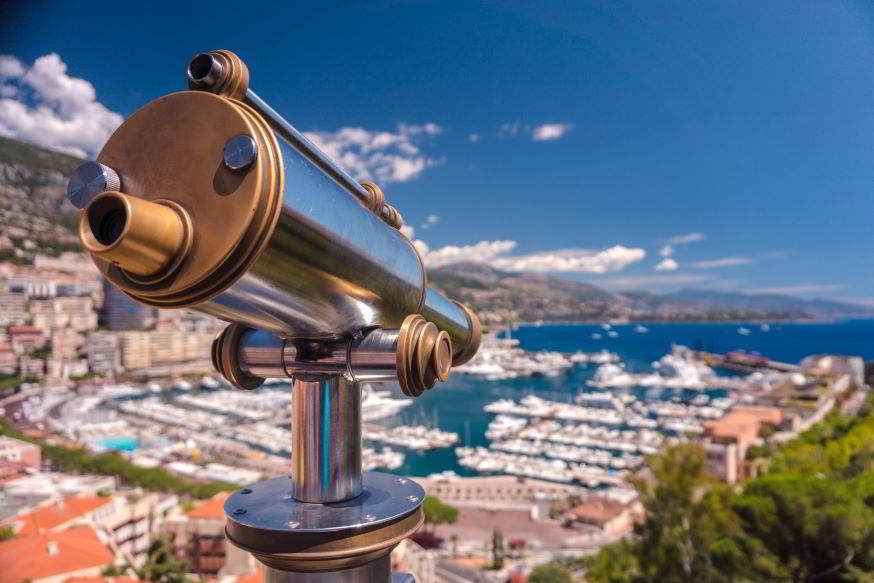 cannocchiale davanti al molo di Monaco