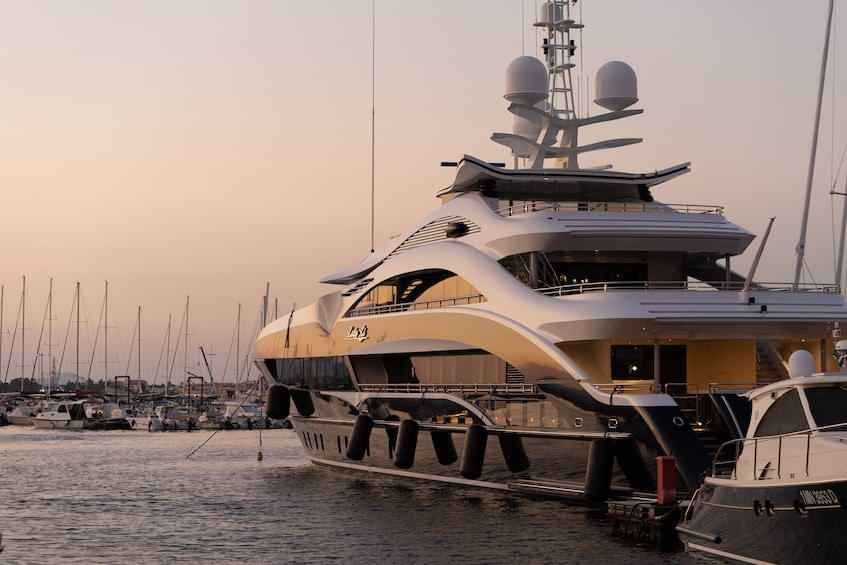 yacht