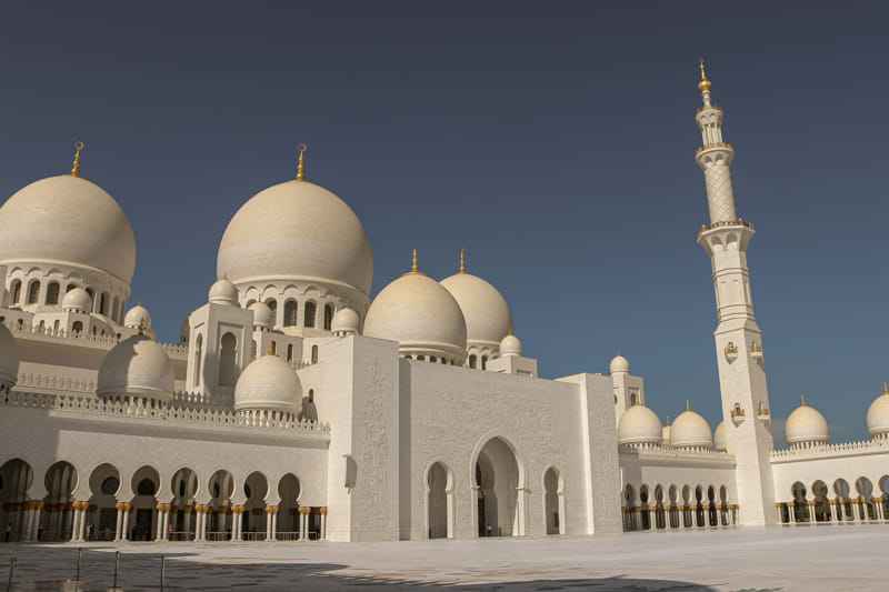 Vola-in-jet-privato-ad-Abu-Dhabi-per-un-esperienza-di-lusso-a-tutto-tondo