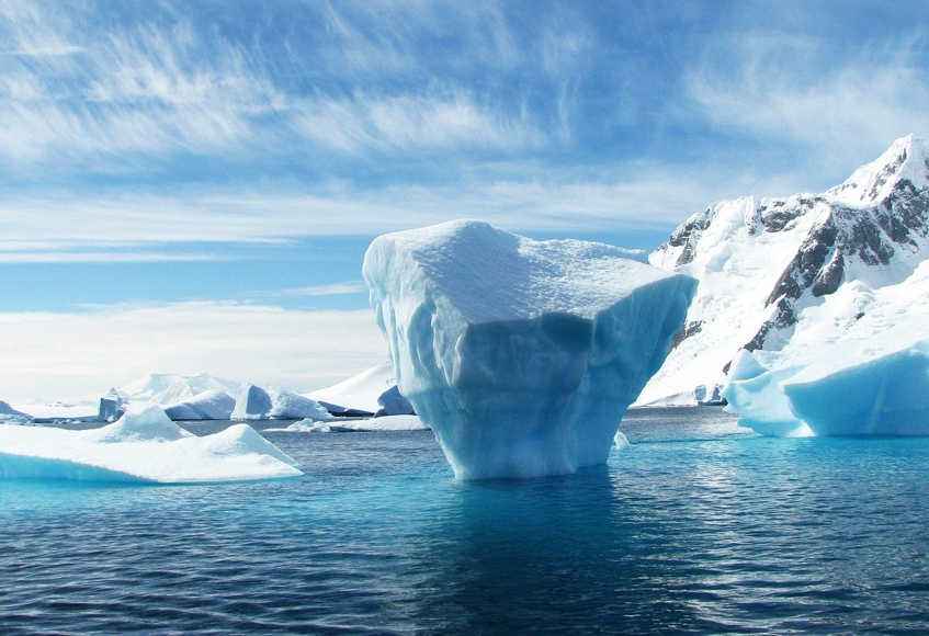 volare in jet privato nel white desert in antartide iceberg