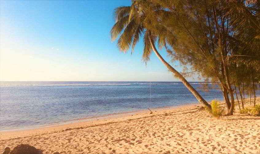 dal jet privato alle Isole Cooks scorcio di una spiaggia