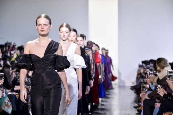 volare-in-jet-alla-london-fashion-week-2020-2