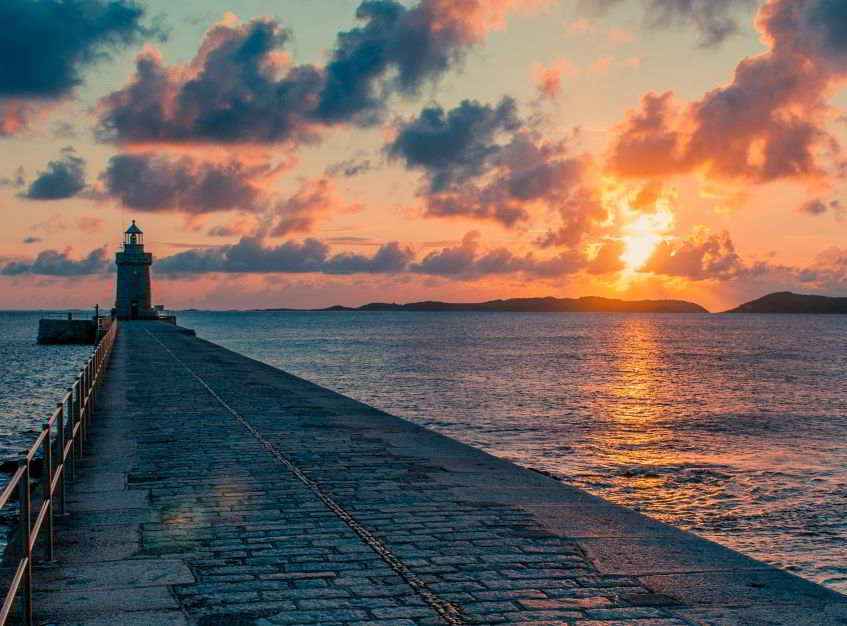 dal jet privato al Porto di Guernsey