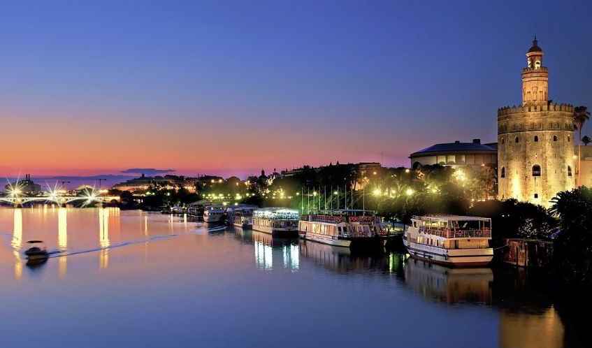 Atterraggio all'aeroporto di Siviglia per visitare la citt&agrave;