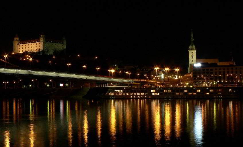 Bratislava di notte.