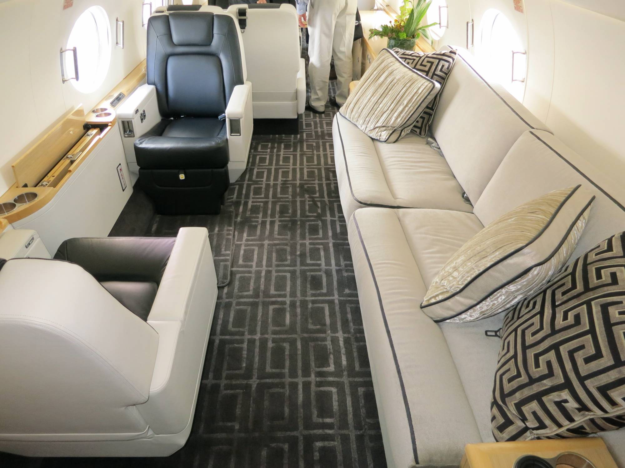 Gulfstream_G550_cabin_interior