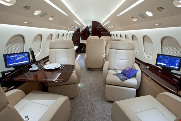 noleggio jet privato falcon 8x
