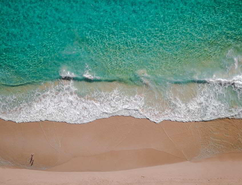 acqua limpida nelle Isole Cayman