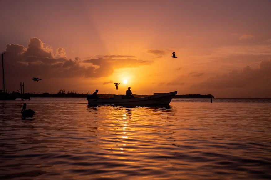 tramonto sul mare a Belize