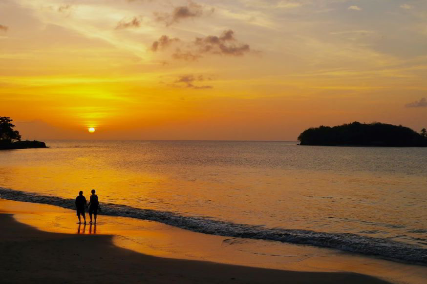 tramonto sulla spiaggia a Saint Lucia