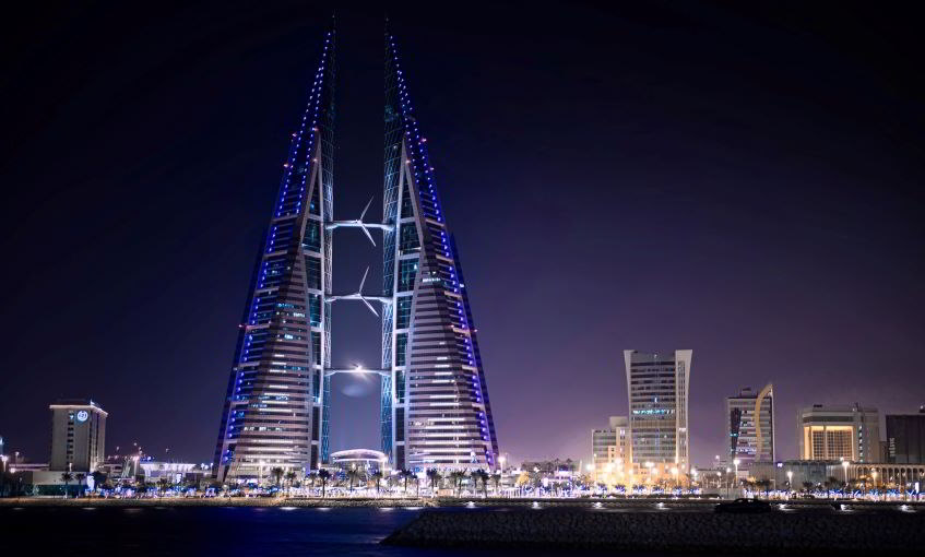 Manama illuminata dalle luci notturne