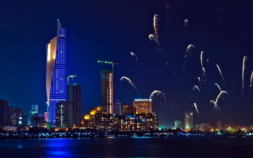 grattacieli e fuochi d'artificio in Kuwait