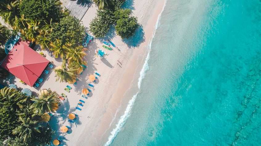 View of a beach in the Caribbean | Fast Private Jet