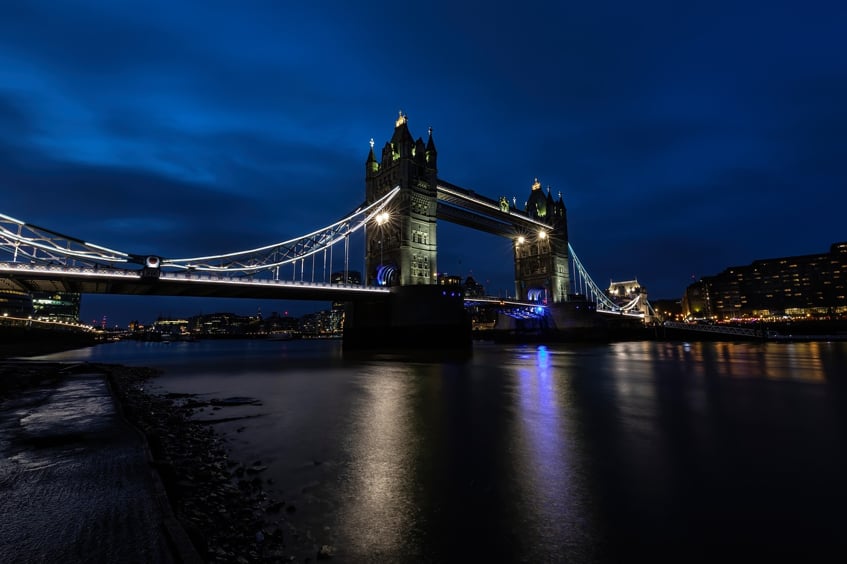Vista del tower bridge di notte | Fast Private Jet