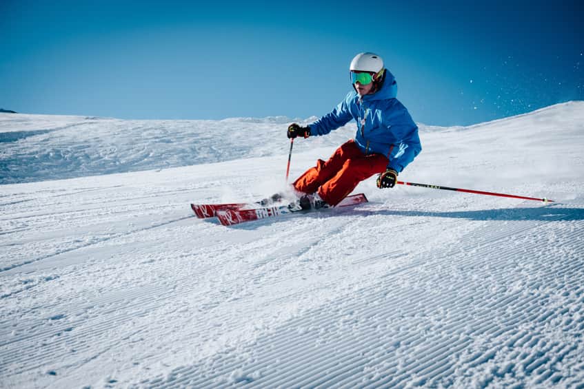 Sciatore sulla neve | Fast Private Jet