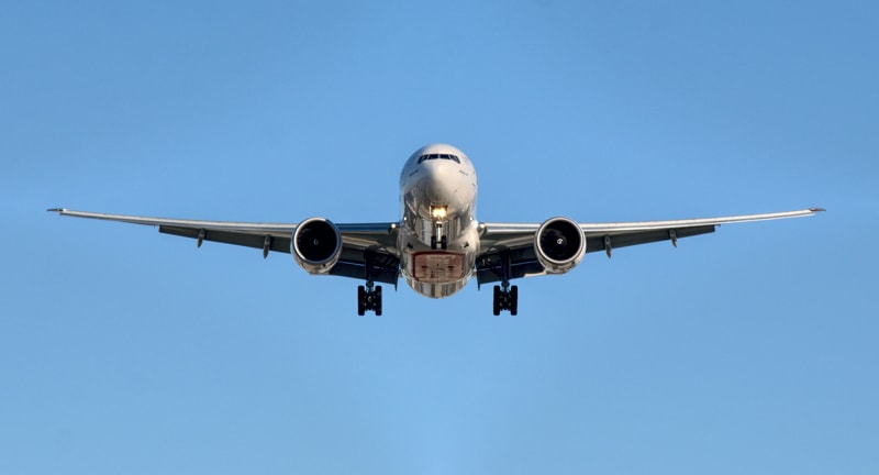 Jet privato in fase di atterraggio | Fast Private Jet