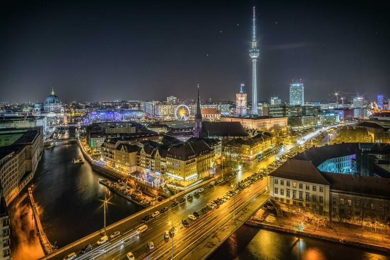 Berlino veduta suggestiva panoramica notturna | Fast Private Jet