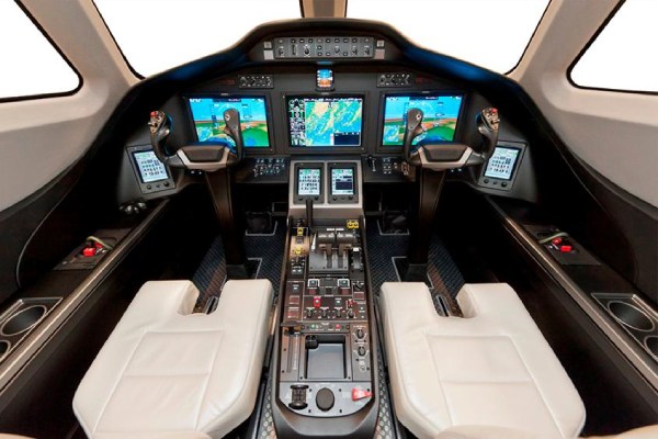 cabina pilotaggio citation latitude affitto jet privato