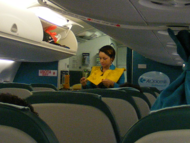 assistente di volo cosa fa