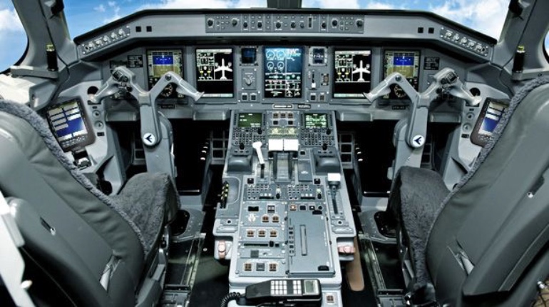 cabina piloti Lineage 1000 aereo più lussuoso del mondo