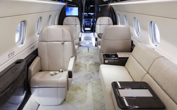 noleggio aereo con pilota embraer legacy 500