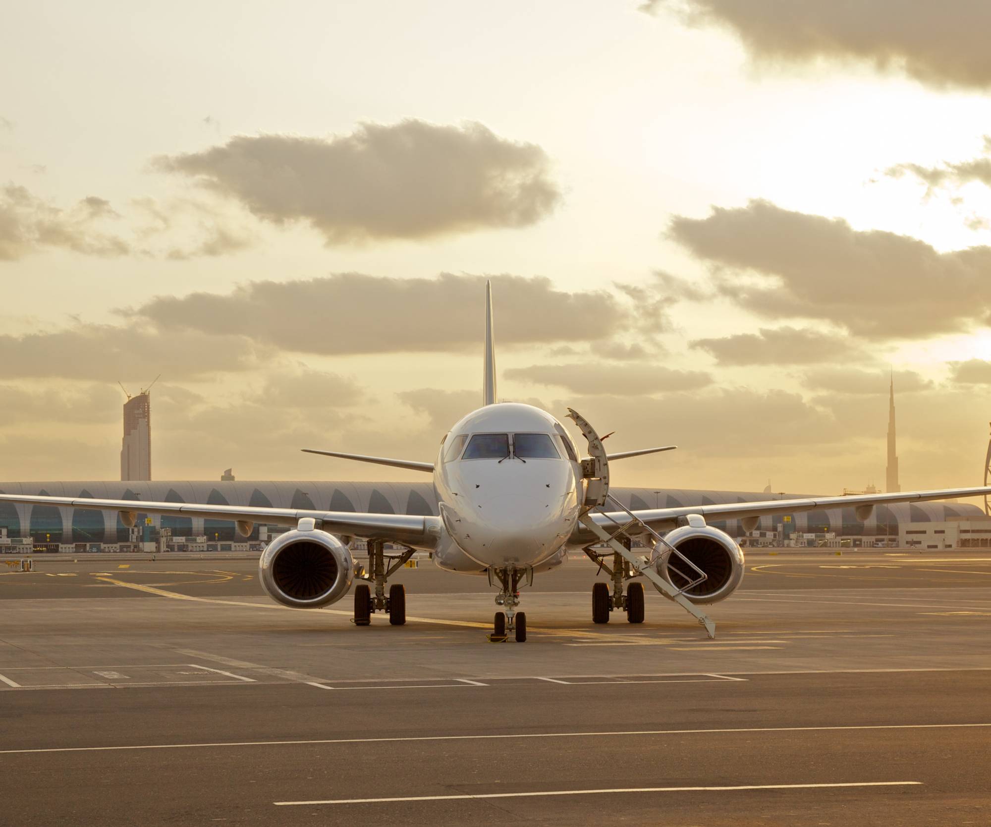 Lineage 1000 jet privato